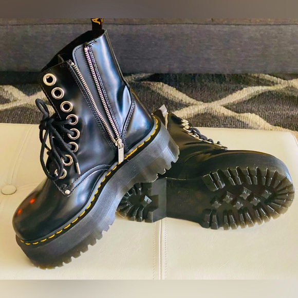 DR. MARTENS JADON MAX BOOT WOMEN'S PLATFORMS